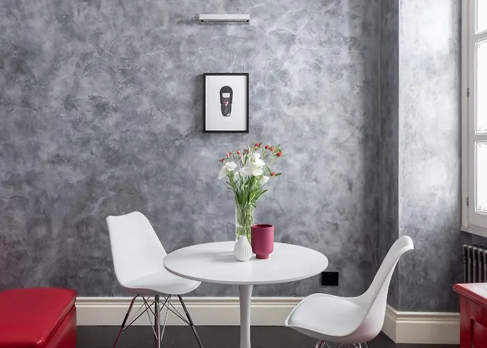 Iflat A Sparkle Of Red In Trastevere Appartement